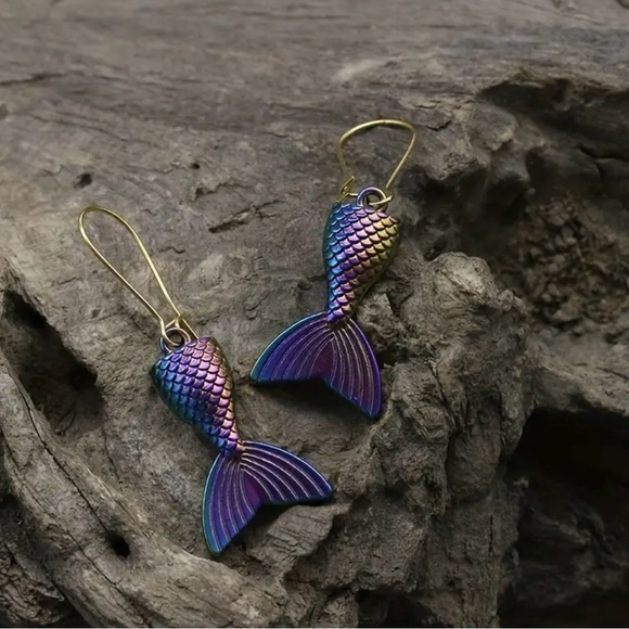 NWT Colorful Mermaid Tail Design Dangle Earrings - Picture 5 of 7